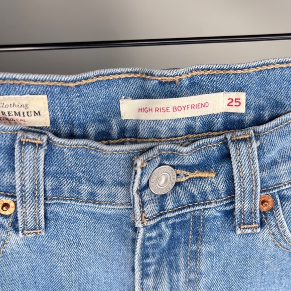 Levi’s X Disney Minnie Mouse High Rise Boyfriend Jeans 25 - Picture 3 of 5